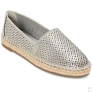 a.n.a. Women’s Oakland Espadrilles – Silver, Size 7M, Closed Toe Flat Shoes